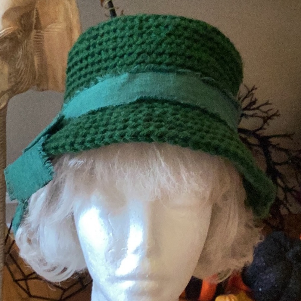 Hunter green hand crafted bucket hat with 2” brim - Picture 2 of 6
